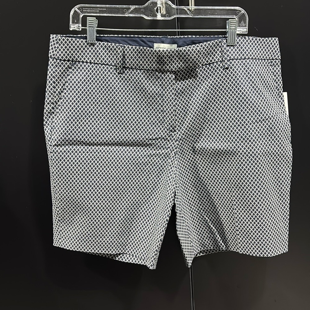 Adrienne Vittadini hip pocket, belt loop zip fly, navy blue pattern shorts